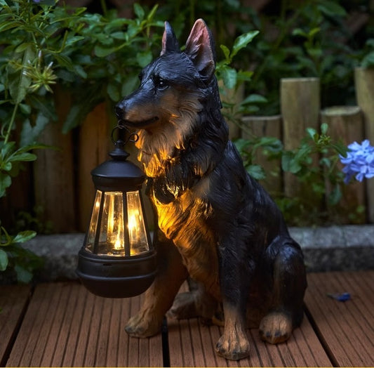 Hundestatuen mit Solarlampe